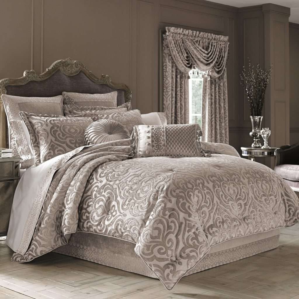 Make Over Your Master Bedroom With a New Luxury Comforter Sets