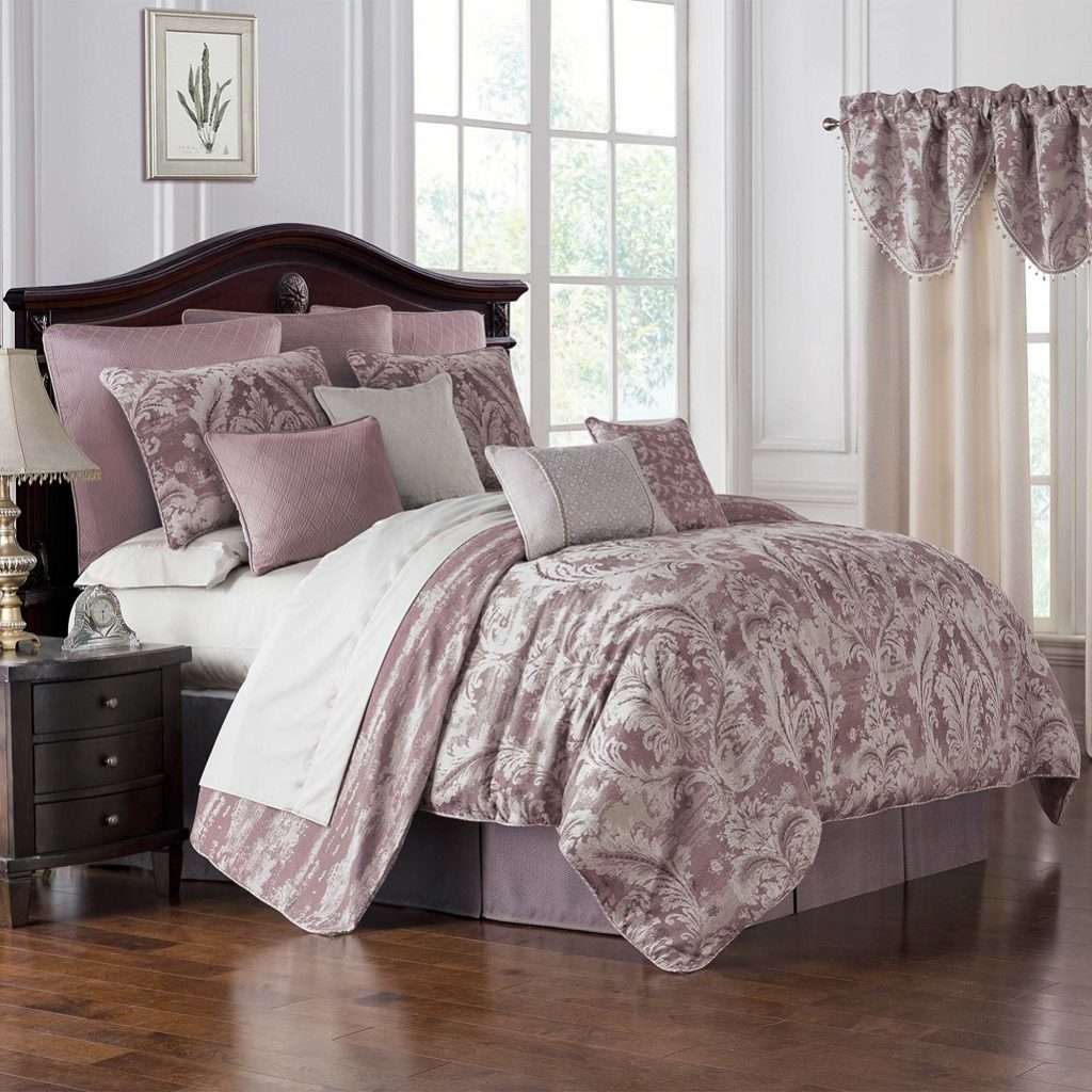Victoria_Orchid_Damask_Pattern_Comforter_Set