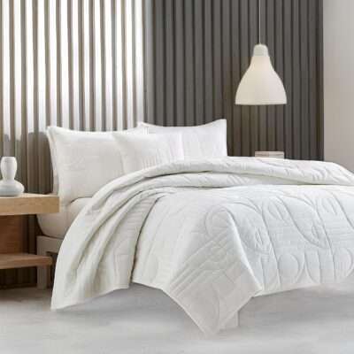 Bryant White Quilted Coverlet By J Queen Coverlet By J. Queen New York (1)