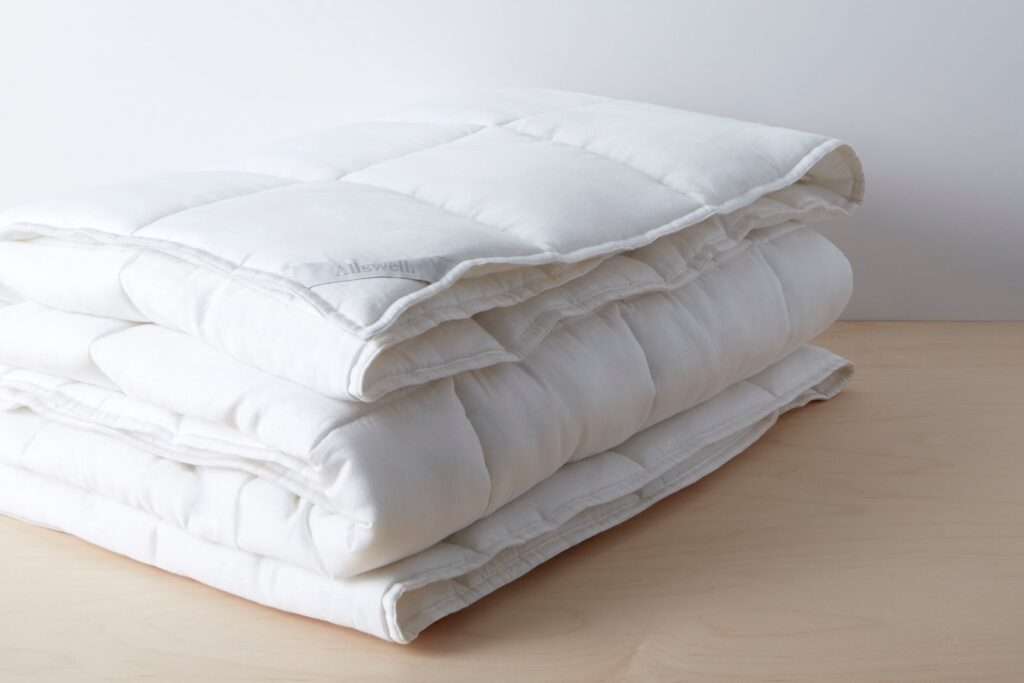What’s the Difference Between a Comforter and a Duvet Insert?