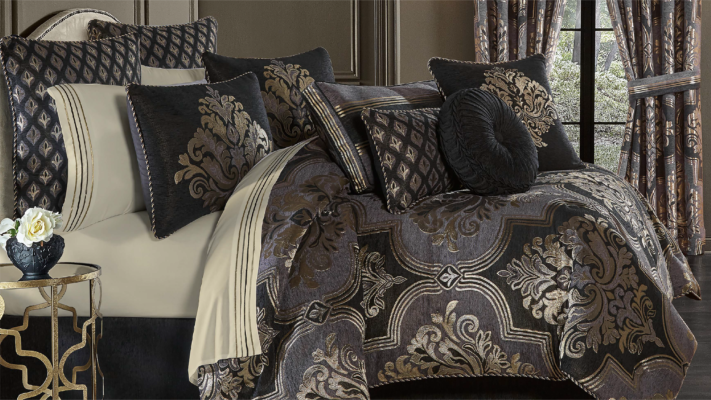 Savoy Pewter 4-Piece Comforter Set By J Queen